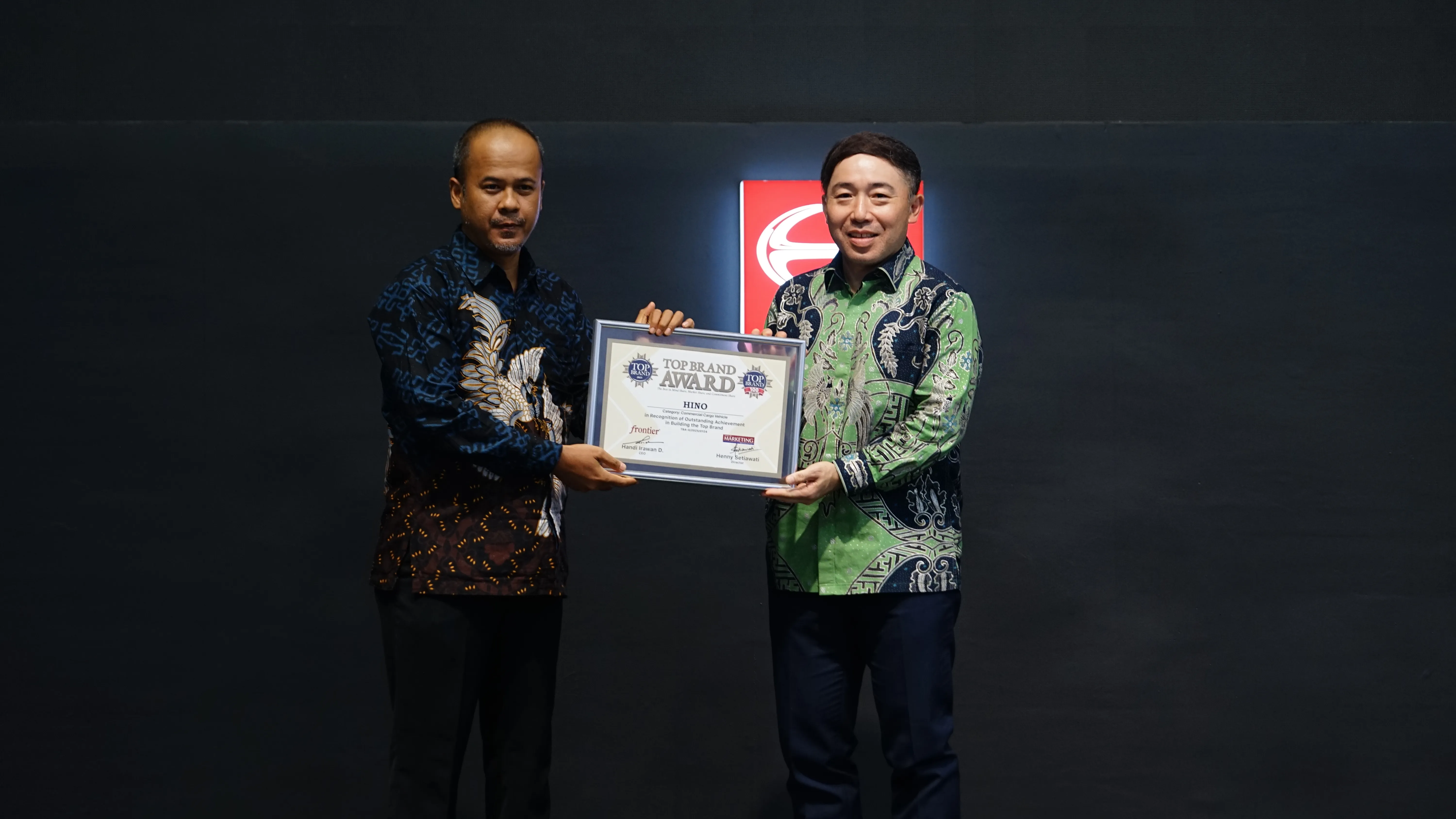 Artikel Hino - Di GIIAS Hino Raih Top Brand Award 2025 Bukti Kepercayaan Konsumen Selama 8 Tahun Berturut-Turut
